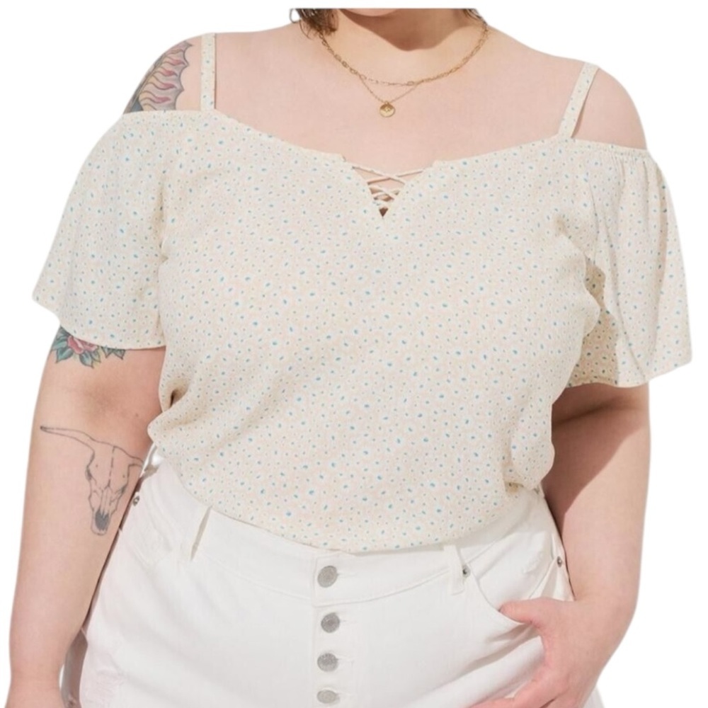 Torrid Floral Cold Shoulder Flowy Short Sleeve Relaxed V Neck Blouse Top Shirt